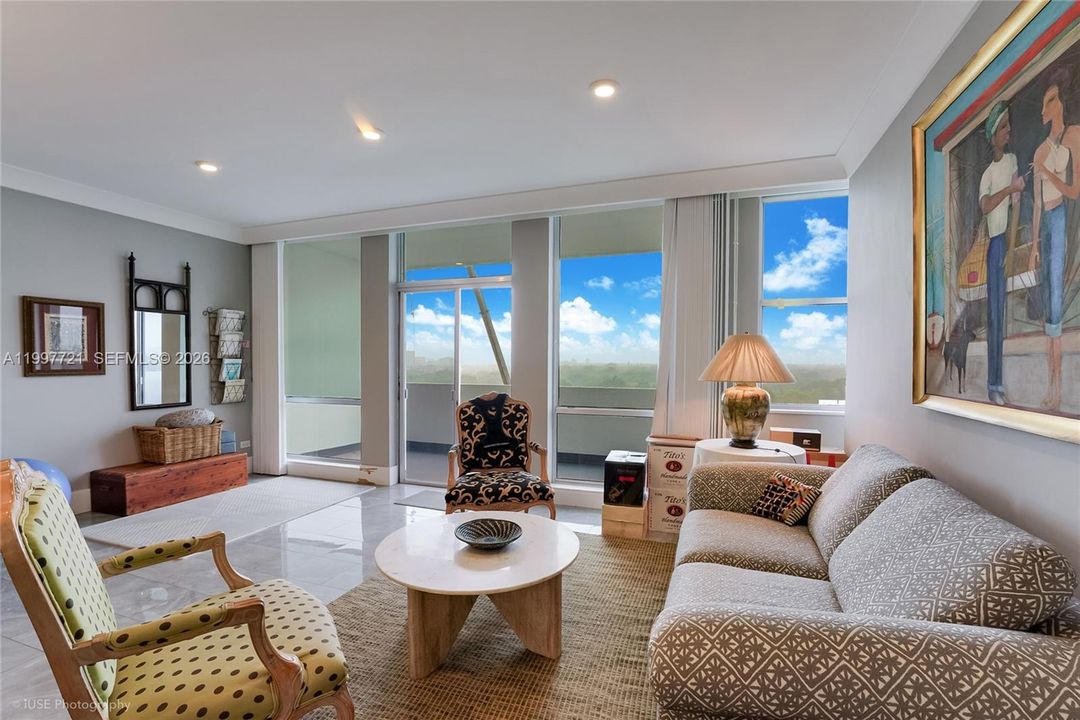 Recently Sold: $386,400 (1 beds, 1 baths, 890 Square Feet)