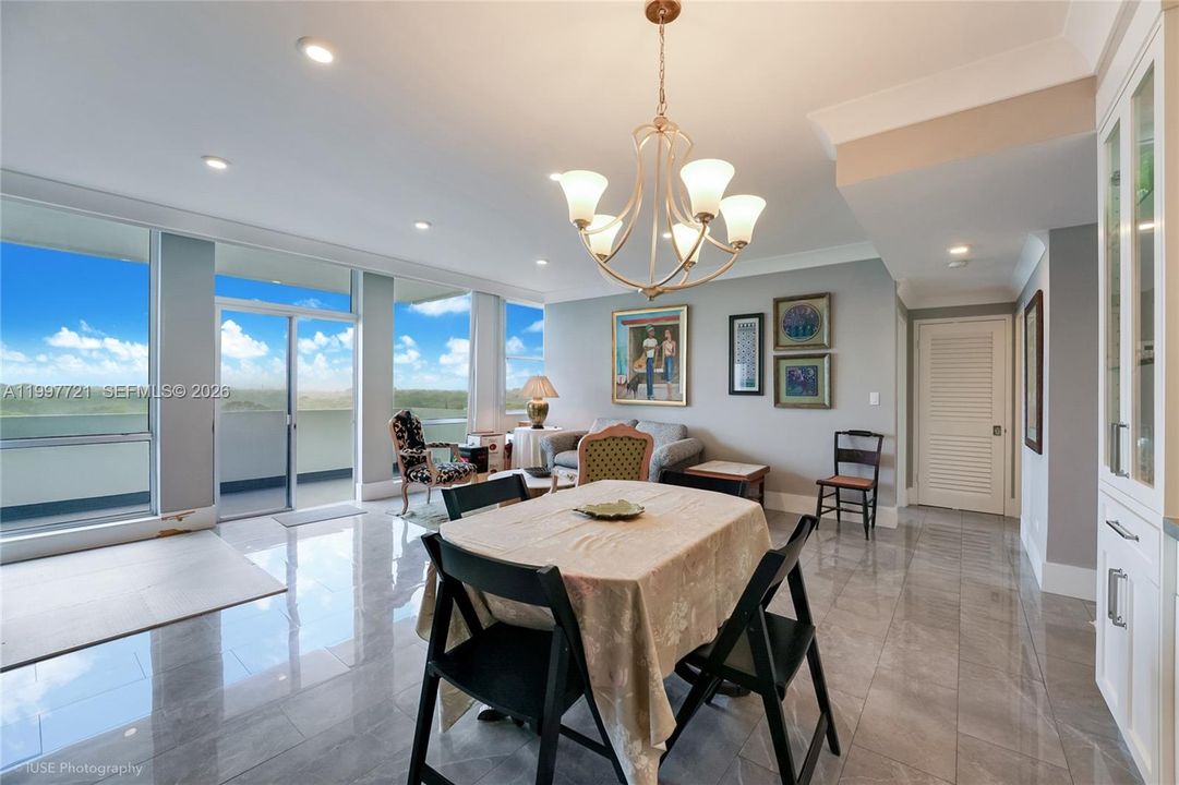 Recently Sold: $386,400 (1 beds, 1 baths, 890 Square Feet)