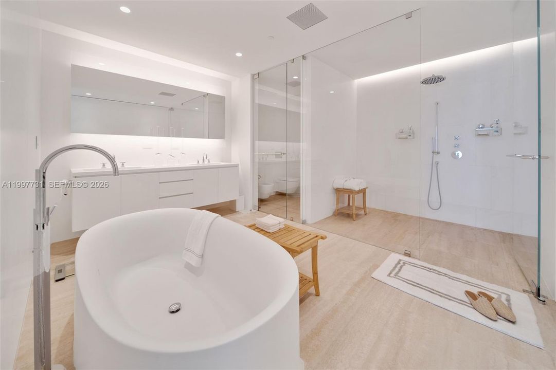 For Rent: $70,000 (3 beds, 3 baths, 2201 Square Feet)