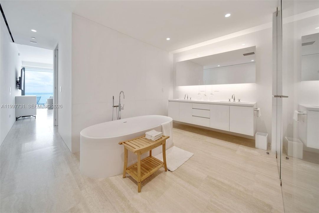 For Rent: $70,000 (3 beds, 3 baths, 2201 Square Feet)