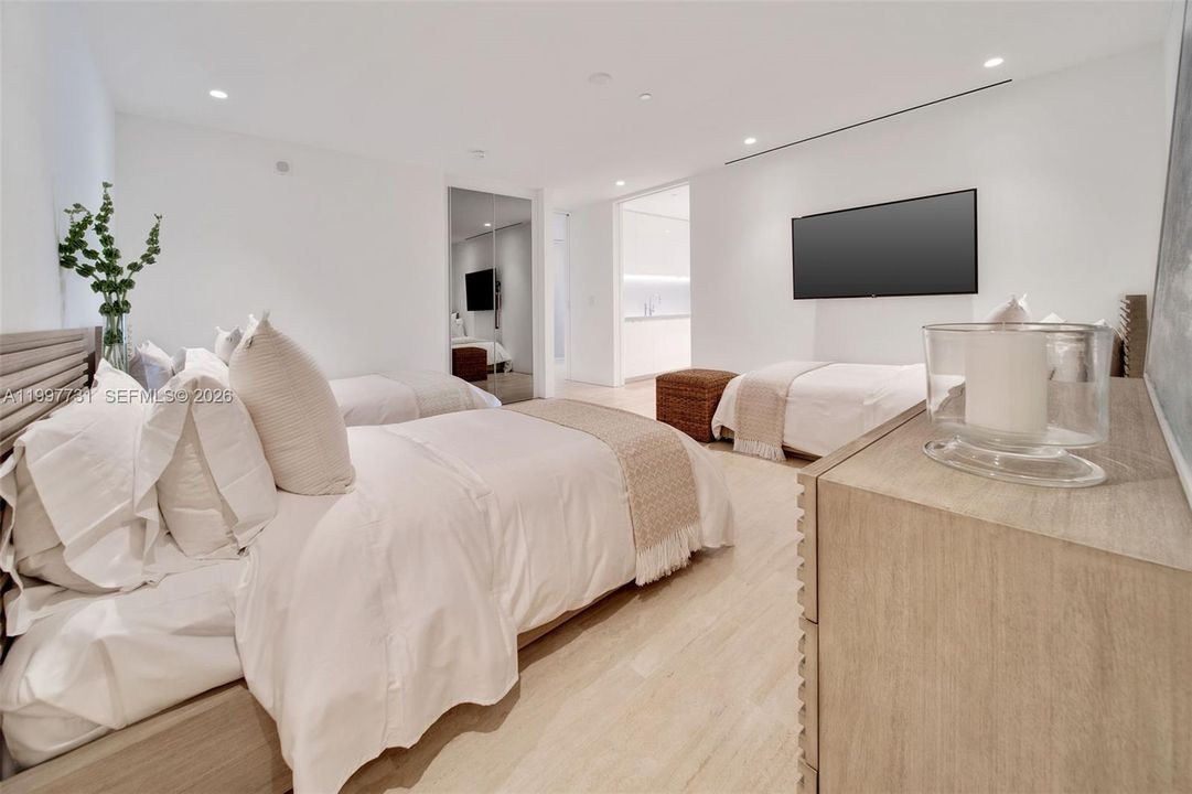 For Rent: $70,000 (3 beds, 3 baths, 2201 Square Feet)