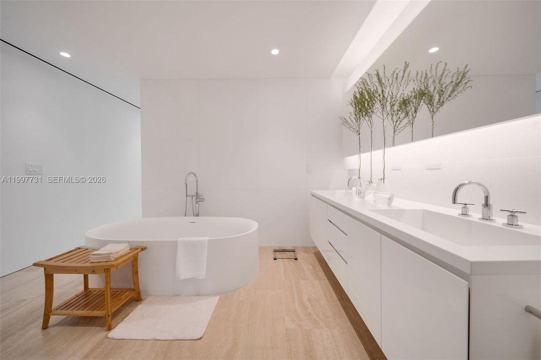 For Rent: $70,000 (3 beds, 3 baths, 2201 Square Feet)