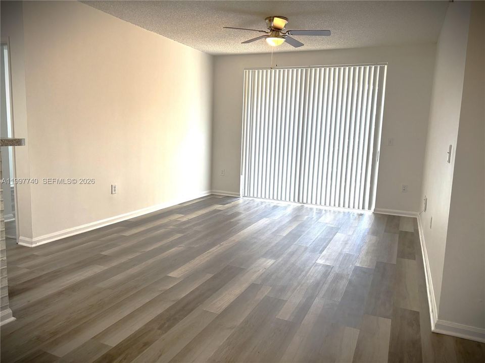 Activo con contrato: $235,000 (2 camas, 2 baños, 981 Pies cuadrados)