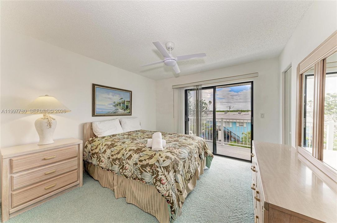 For Sale: $585,000 (2 beds, 1 baths, 900 Square Feet)
