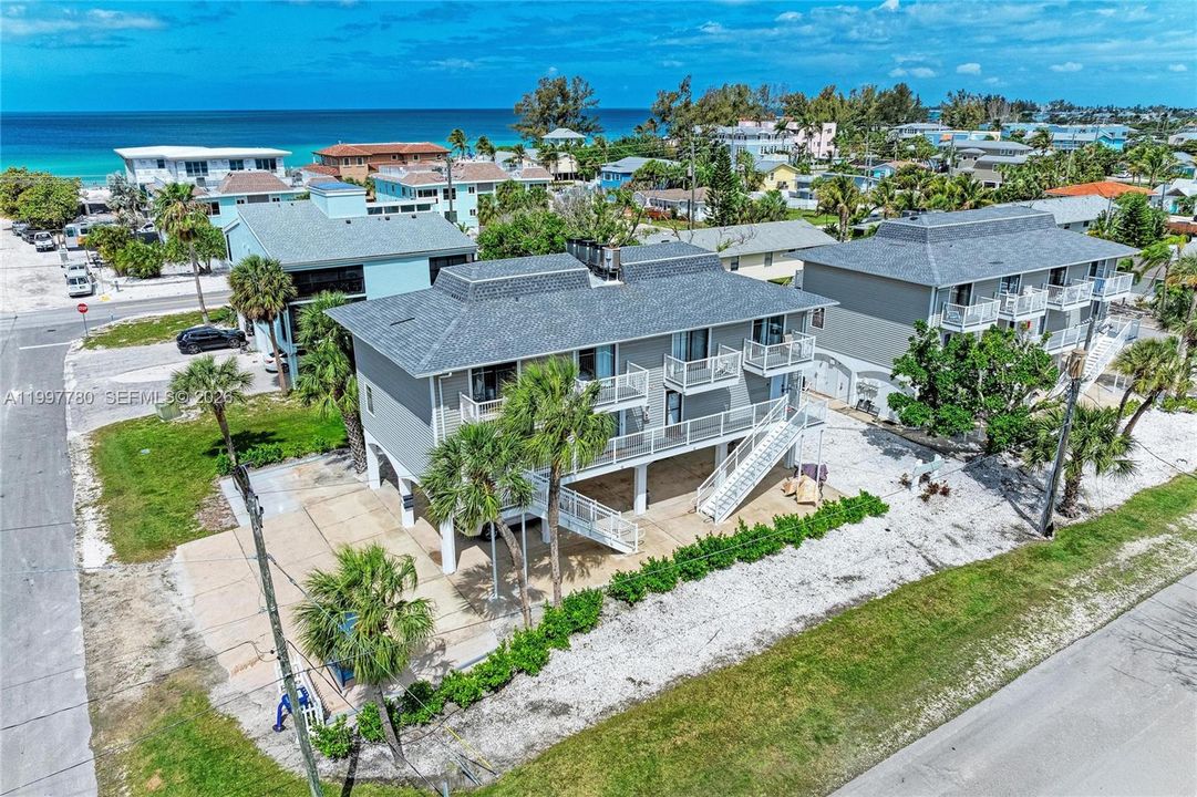 For Sale: $585,000 (2 beds, 1 baths, 900 Square Feet)