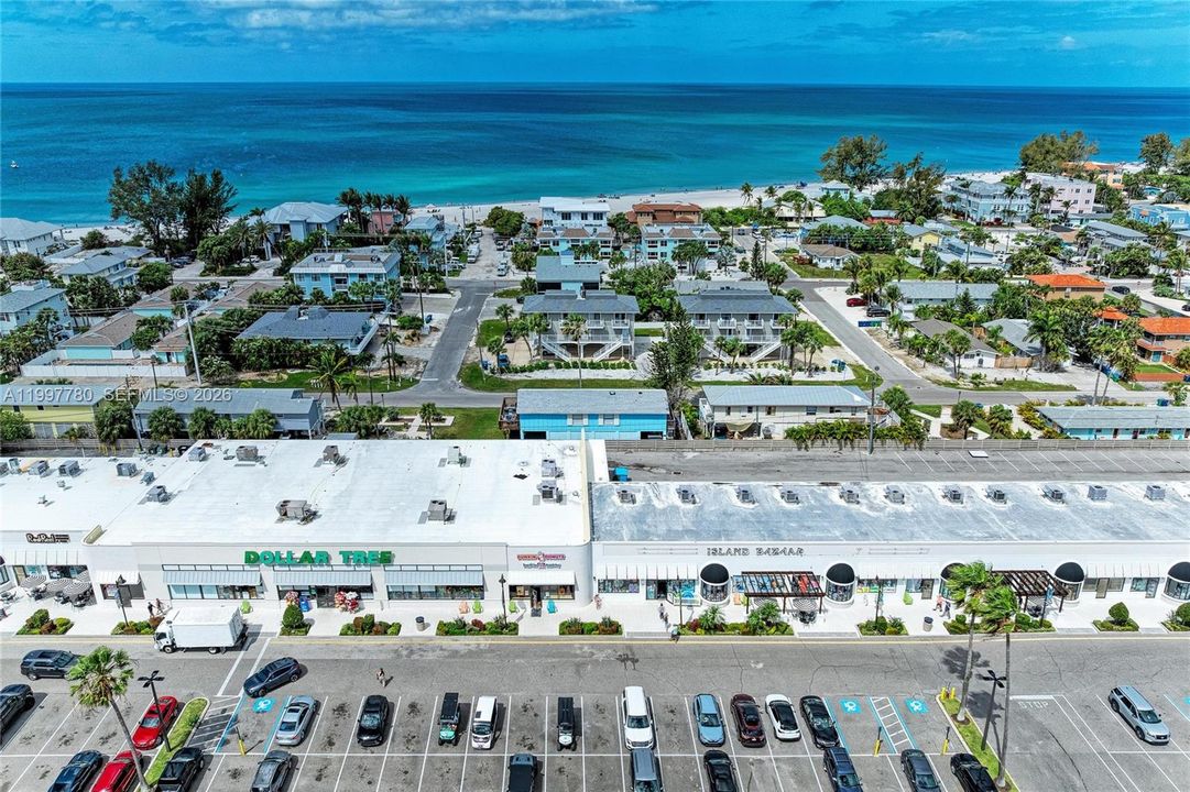 For Sale: $585,000 (2 beds, 1 baths, 900 Square Feet)