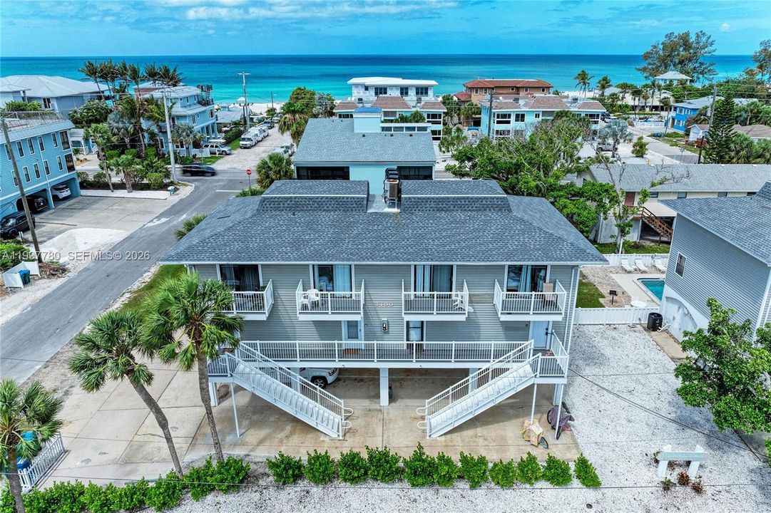 For Sale: $585,000 (2 beds, 1 baths, 900 Square Feet)