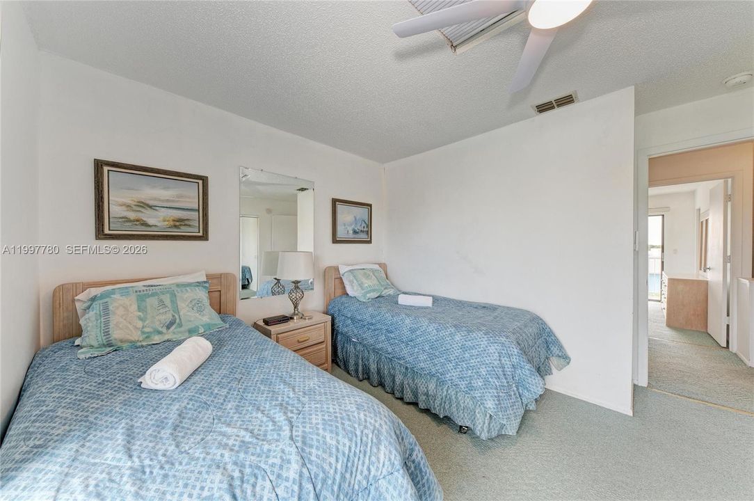 For Sale: $585,000 (2 beds, 1 baths, 900 Square Feet)