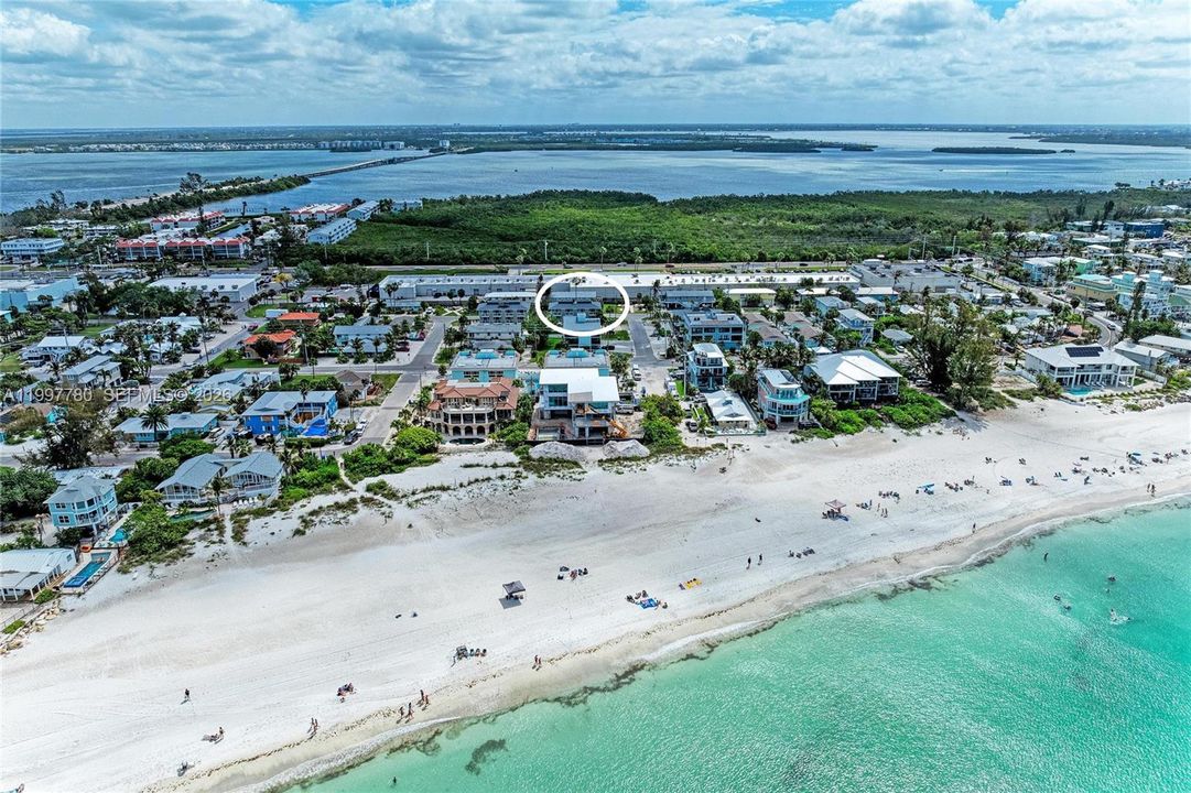 For Sale: $585,000 (2 beds, 1 baths, 900 Square Feet)