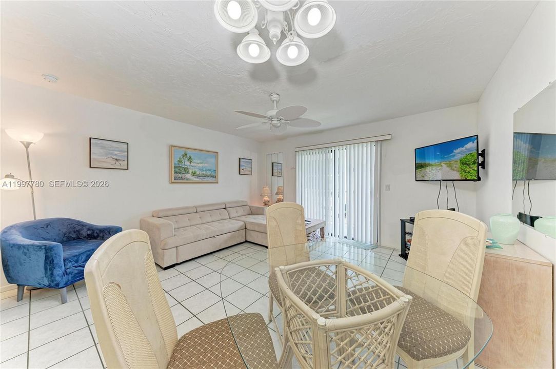For Sale: $585,000 (2 beds, 1 baths, 900 Square Feet)