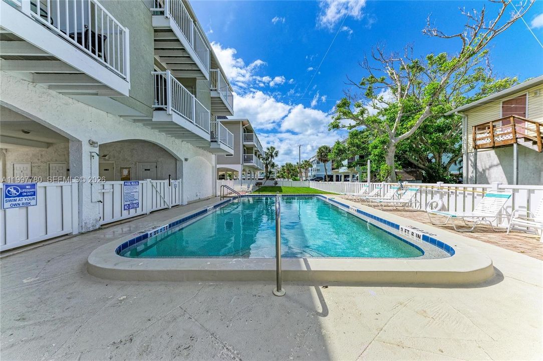For Sale: $585,000 (2 beds, 1 baths, 900 Square Feet)