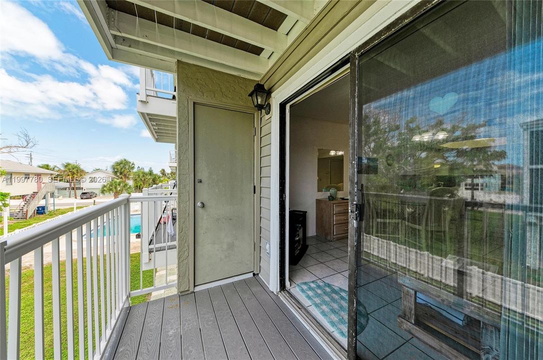For Sale: $585,000 (2 beds, 1 baths, 900 Square Feet)