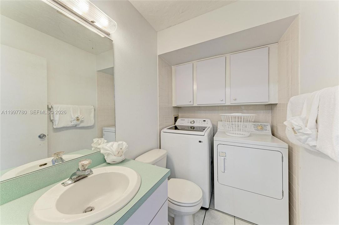 For Sale: $585,000 (2 beds, 1 baths, 900 Square Feet)
