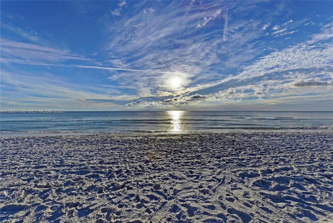 For Sale: $585,000 (2 beds, 1 baths, 900 Square Feet)