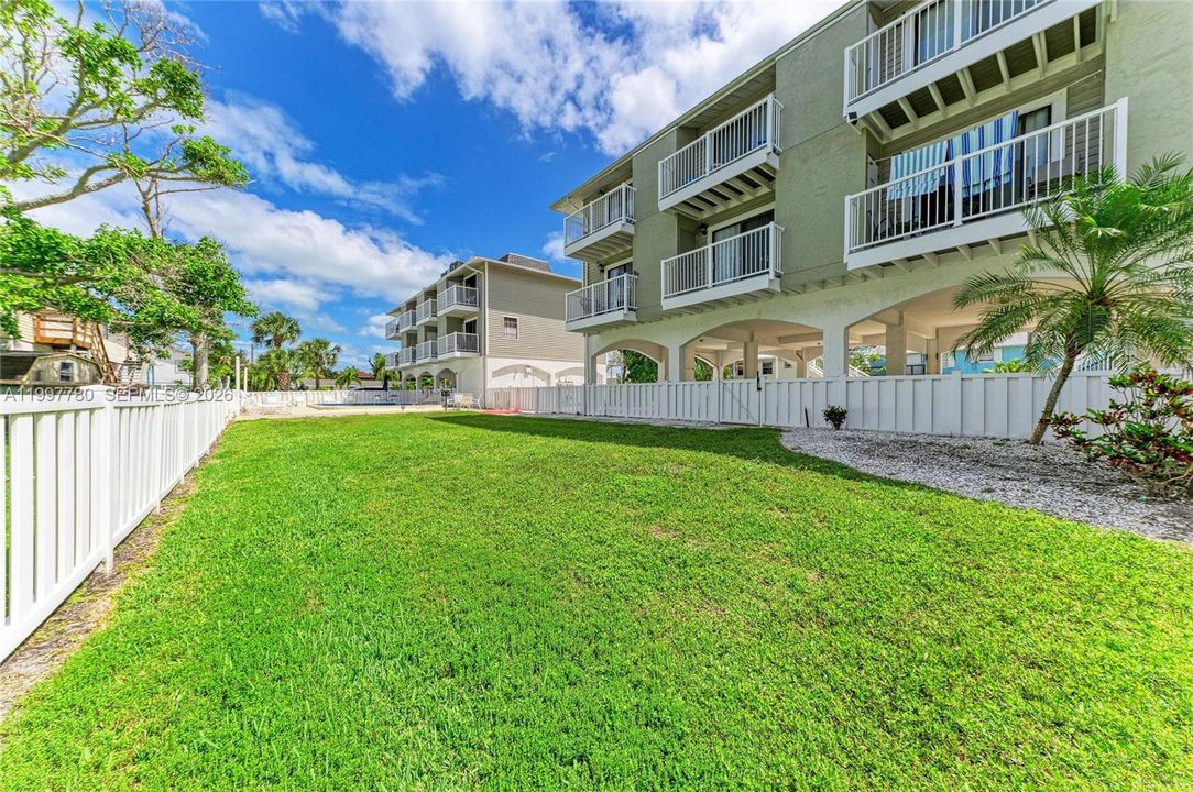 For Sale: $585,000 (2 beds, 1 baths, 900 Square Feet)
