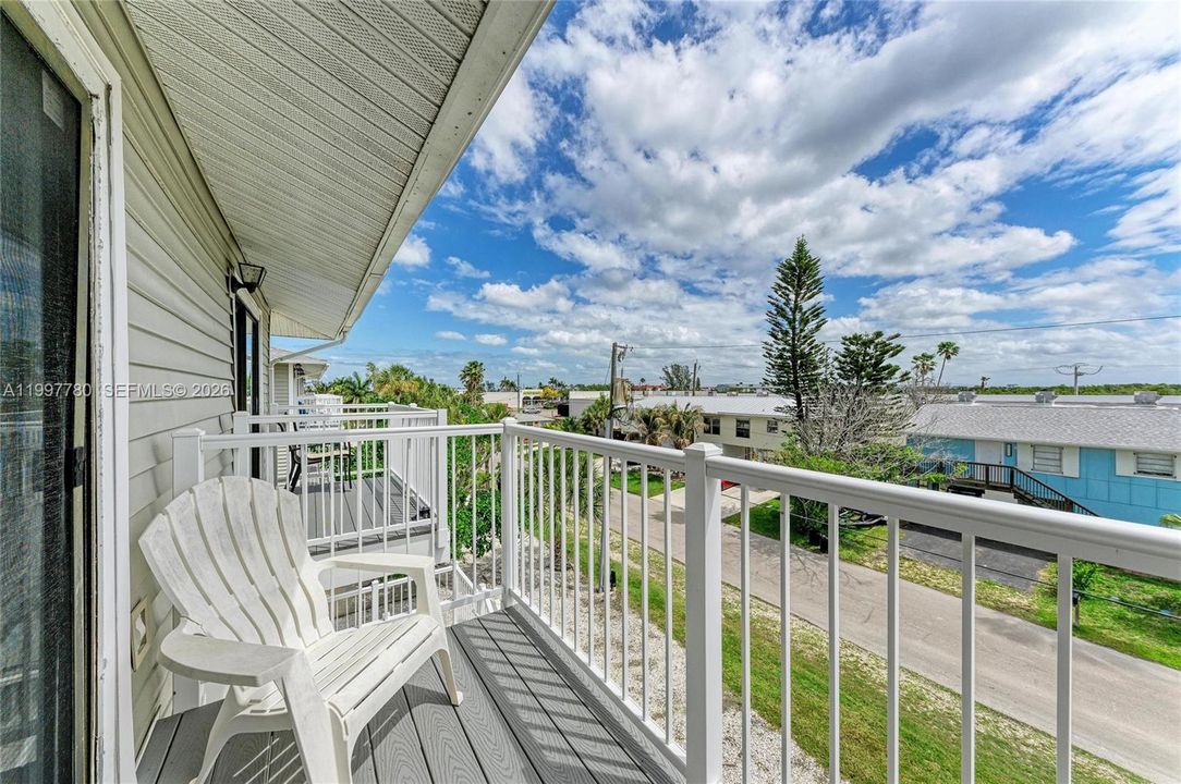 For Sale: $585,000 (2 beds, 1 baths, 900 Square Feet)