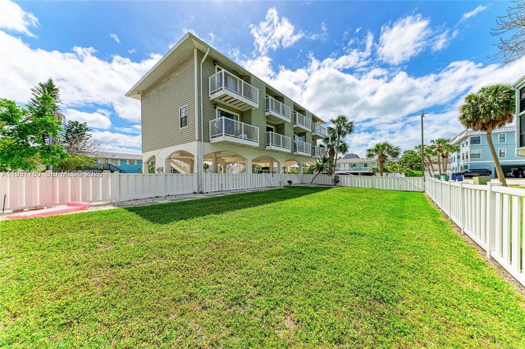 For Sale: $585,000 (2 beds, 1 baths, 900 Square Feet)