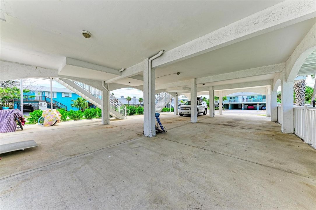 For Sale: $585,000 (2 beds, 1 baths, 900 Square Feet)