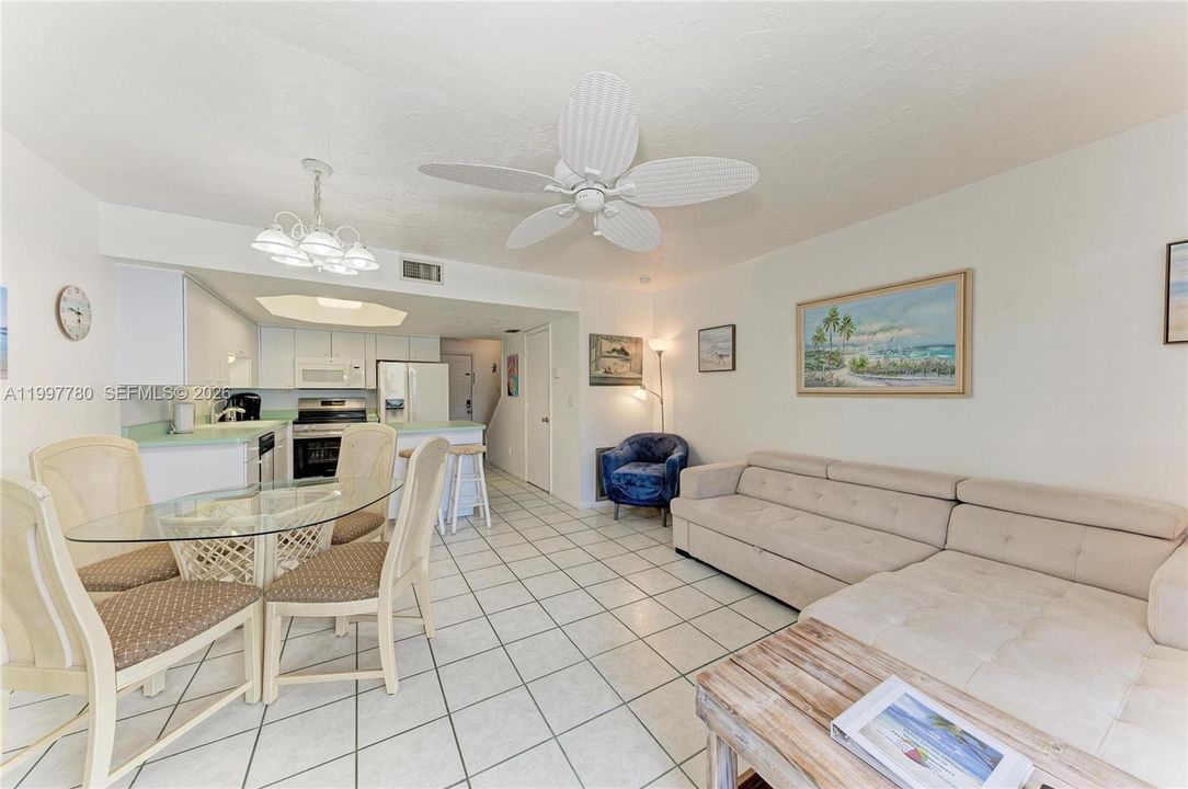 For Sale: $585,000 (2 beds, 1 baths, 900 Square Feet)