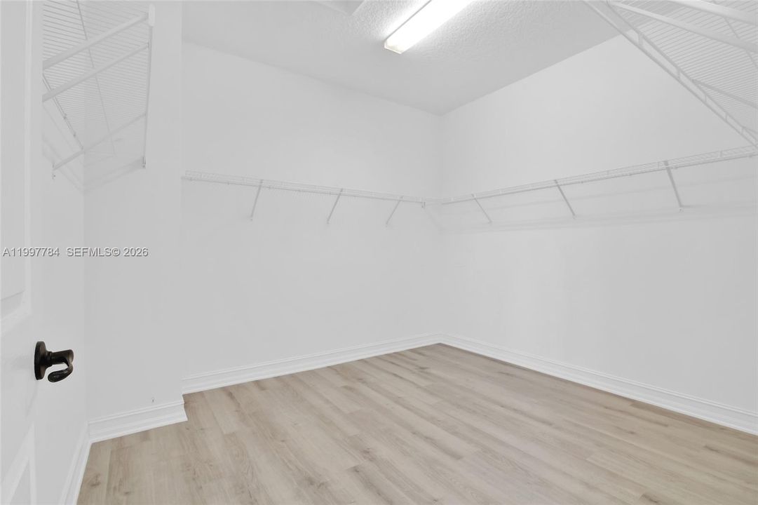 Recently Rented: $5,800 (4 beds, 3 baths, 2305 Square Feet)