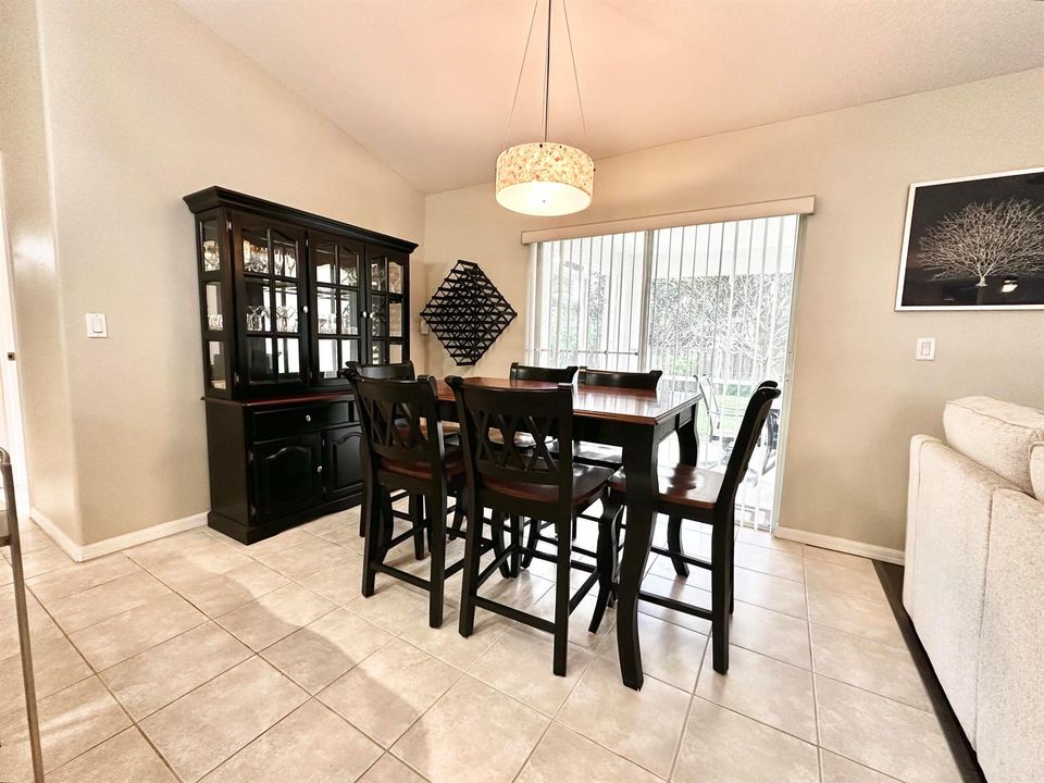 7 Breakfast Nook