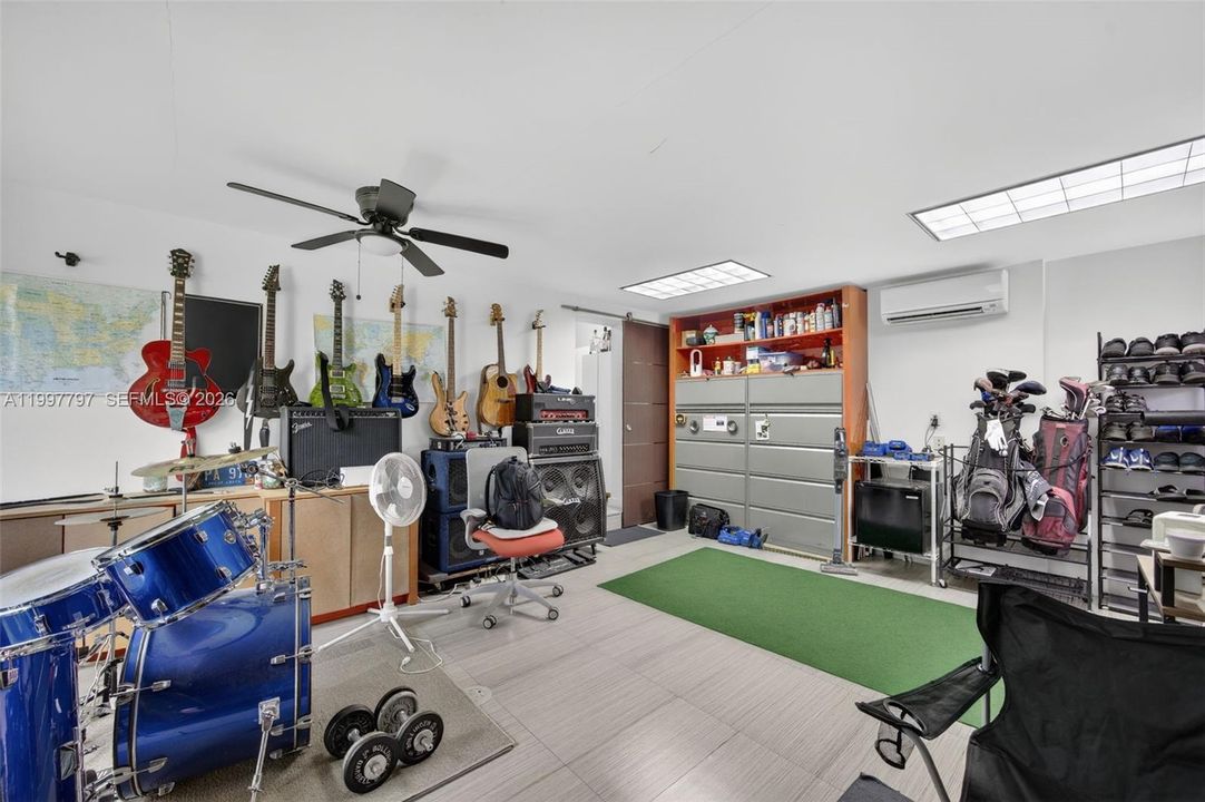 En Venta: $769,000 (4 camas, 2 baños, 2084 Pies cuadrados)