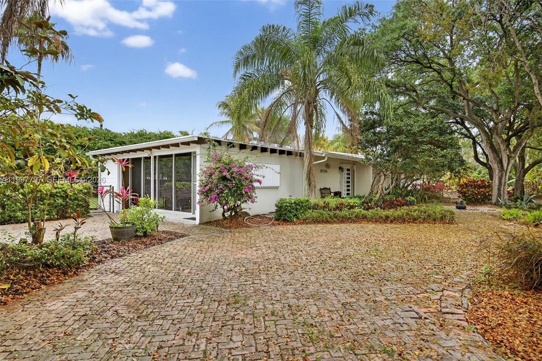 En Venta: $769,000 (4 camas, 2 baños, 2084 Pies cuadrados)