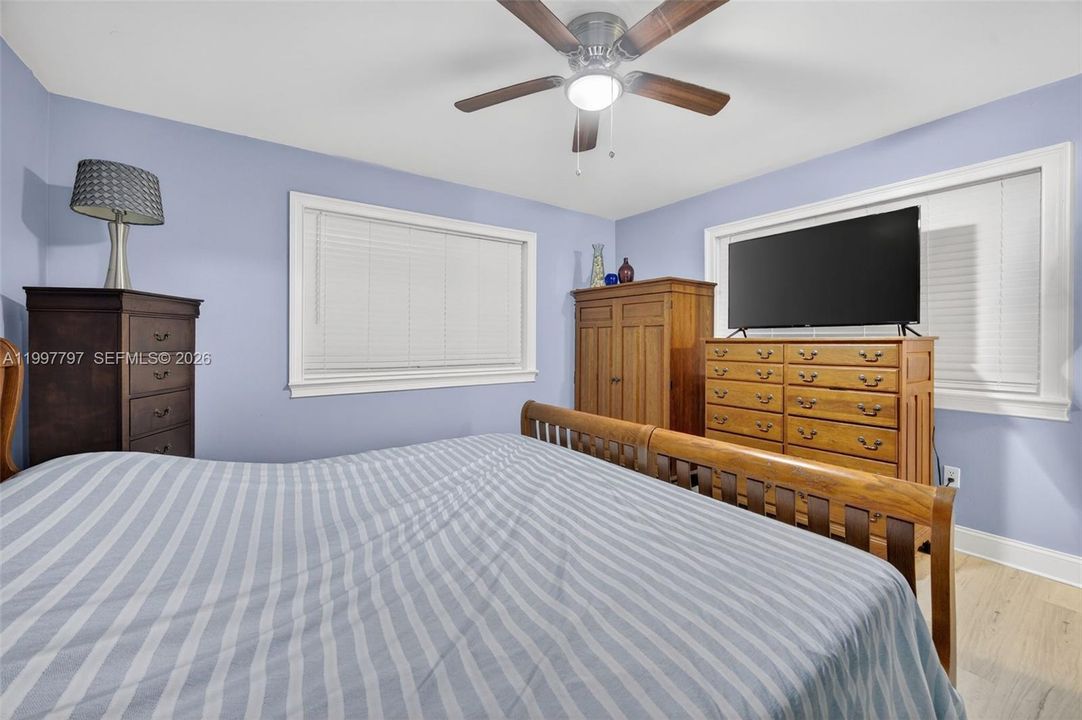 En Venta: $769,000 (4 camas, 2 baños, 2084 Pies cuadrados)