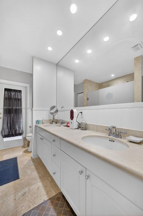 En Venta: $769,000 (4 camas, 2 baños, 2084 Pies cuadrados)