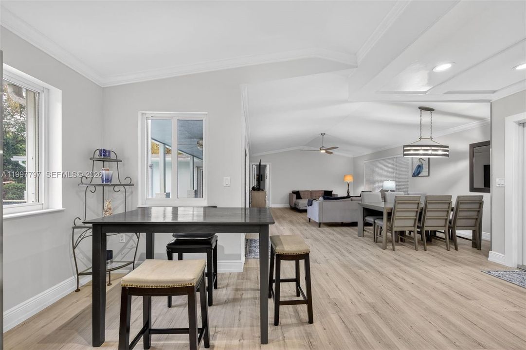 En Venta: $769,000 (4 camas, 2 baños, 2084 Pies cuadrados)