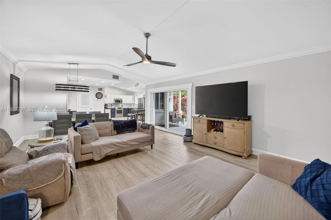 En Venta: $769,000 (4 camas, 2 baños, 2084 Pies cuadrados)