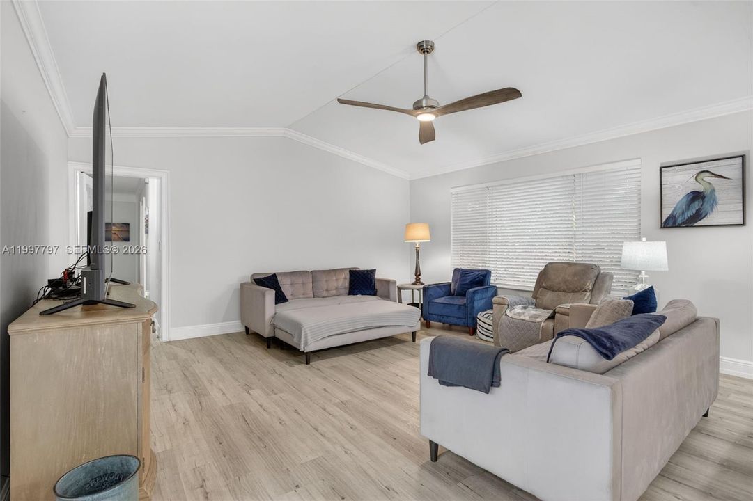 En Venta: $769,000 (4 camas, 2 baños, 2084 Pies cuadrados)