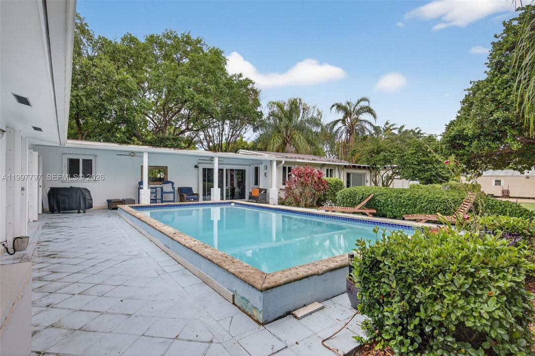 En Venta: $769,000 (4 camas, 2 baños, 2084 Pies cuadrados)