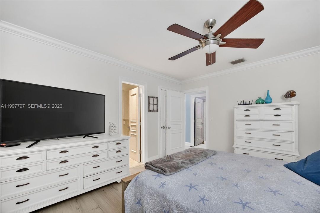 En Venta: $769,000 (4 camas, 2 baños, 2084 Pies cuadrados)