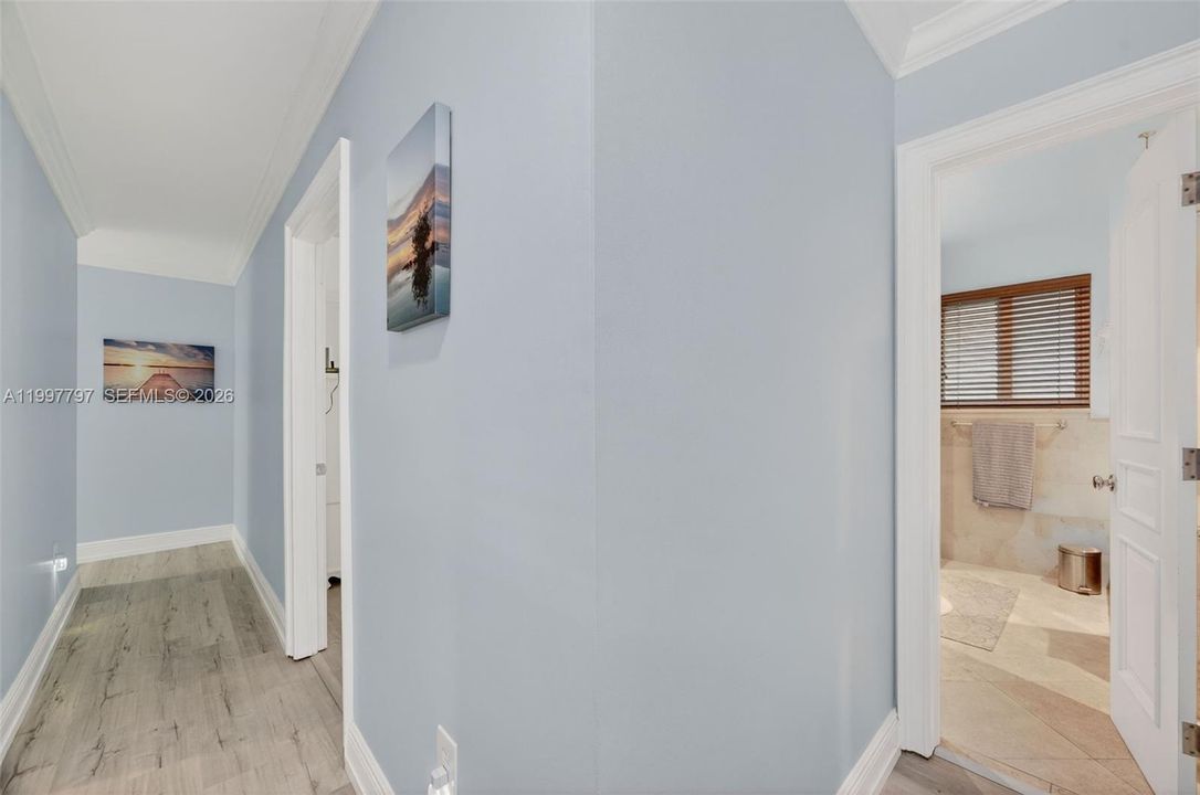 En Venta: $769,000 (4 camas, 2 baños, 2084 Pies cuadrados)