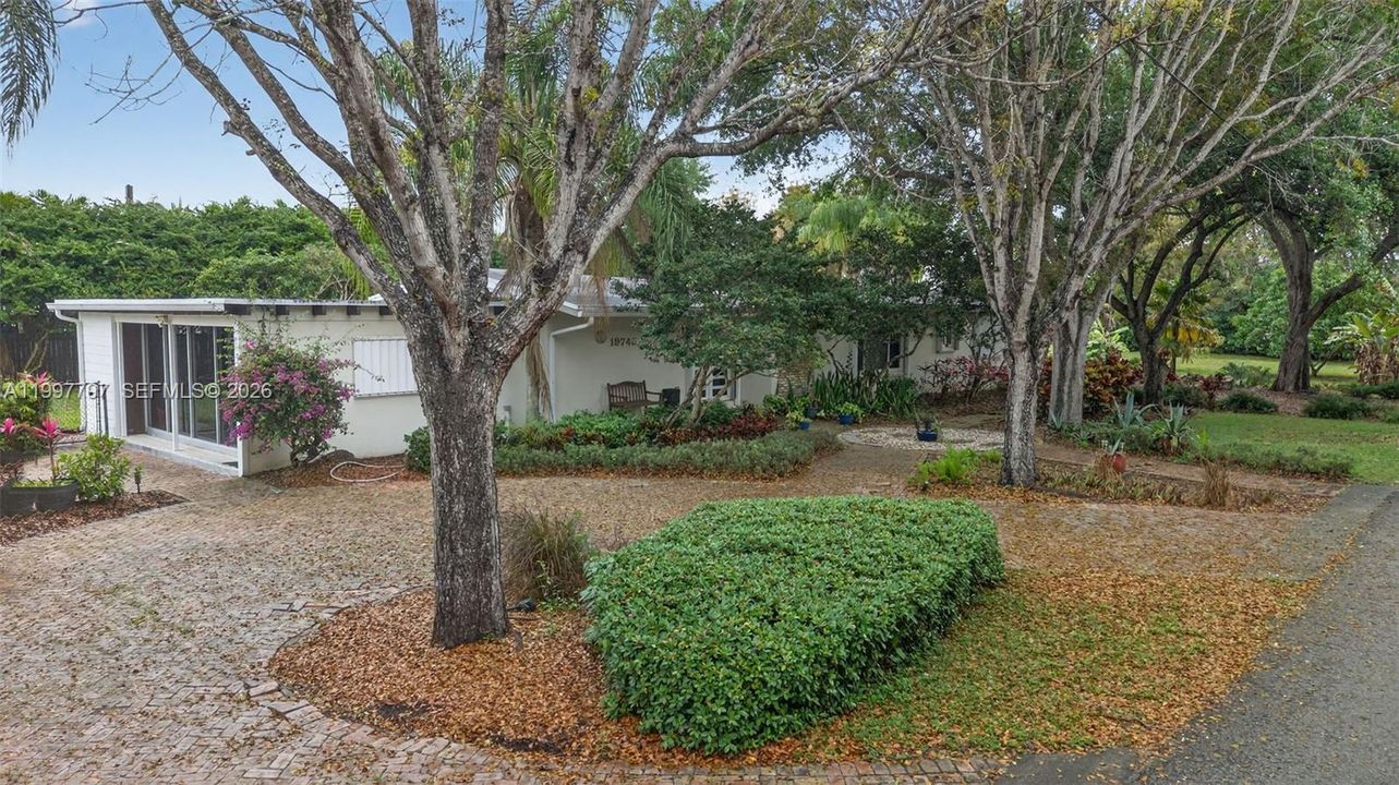 En Venta: $769,000 (4 camas, 2 baños, 2084 Pies cuadrados)