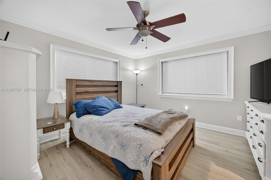 En Venta: $769,000 (4 camas, 2 baños, 2084 Pies cuadrados)