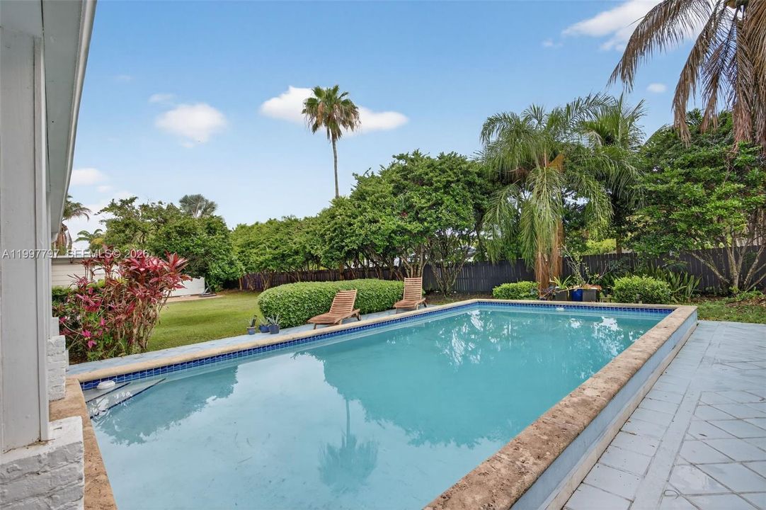En Venta: $769,000 (4 camas, 2 baños, 2084 Pies cuadrados)