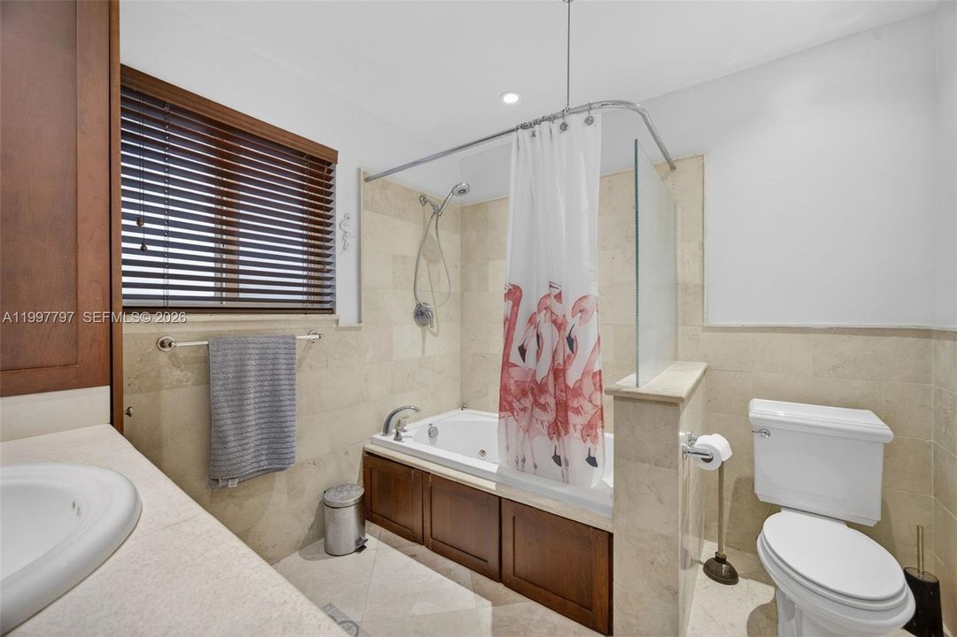 En Venta: $769,000 (4 camas, 2 baños, 2084 Pies cuadrados)