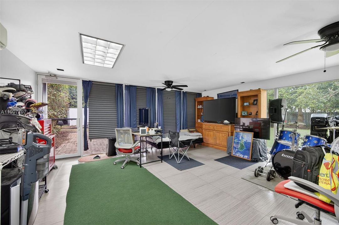 En Venta: $769,000 (4 camas, 2 baños, 2084 Pies cuadrados)