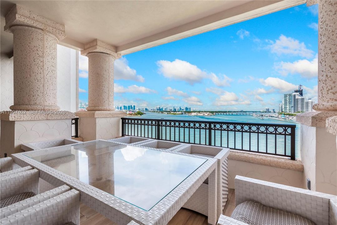 For Sale: $14,500,000 (3 beds, 3 baths, 3620 Square Feet)