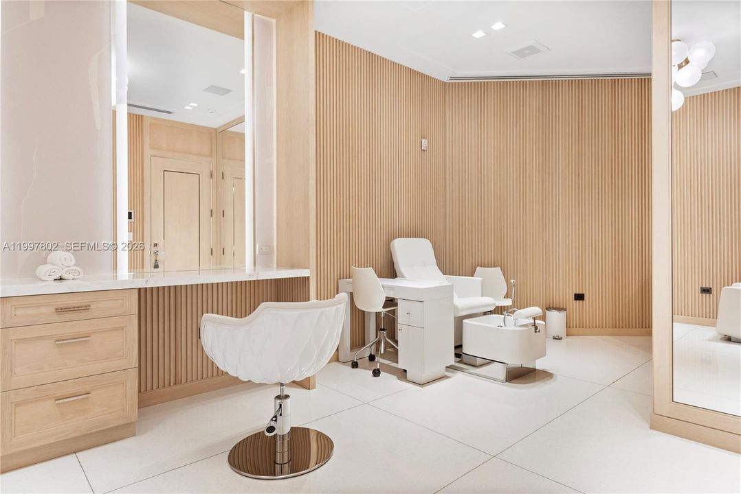 For Sale: $14,500,000 (3 beds, 3 baths, 3620 Square Feet)