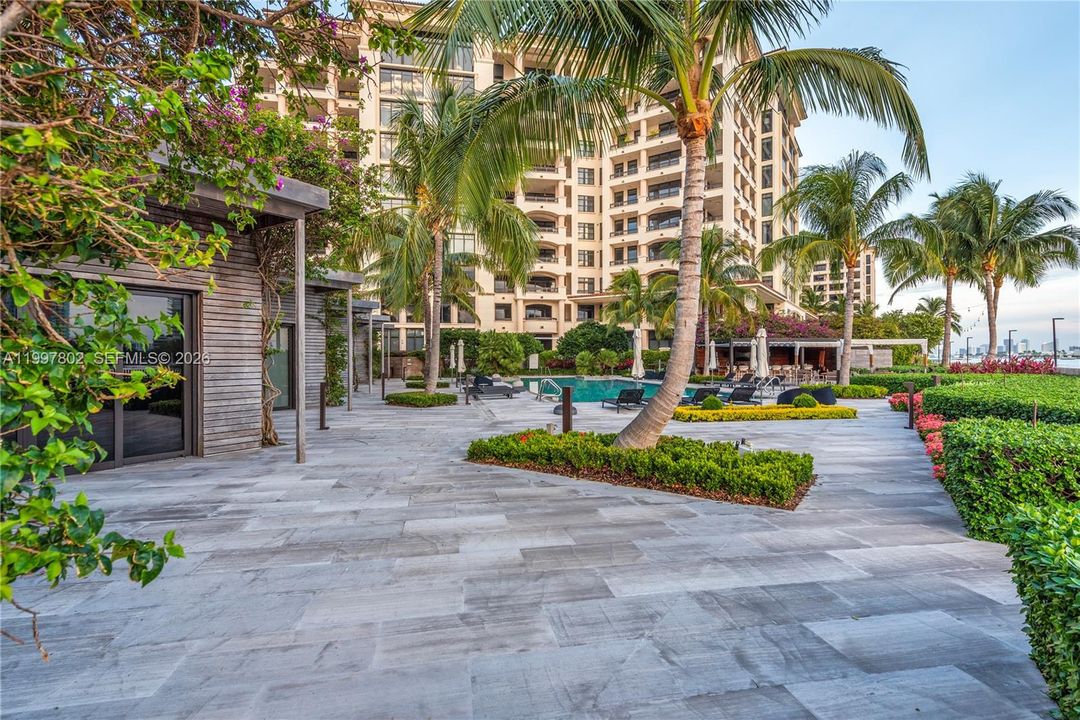 For Sale: $14,500,000 (3 beds, 3 baths, 3620 Square Feet)