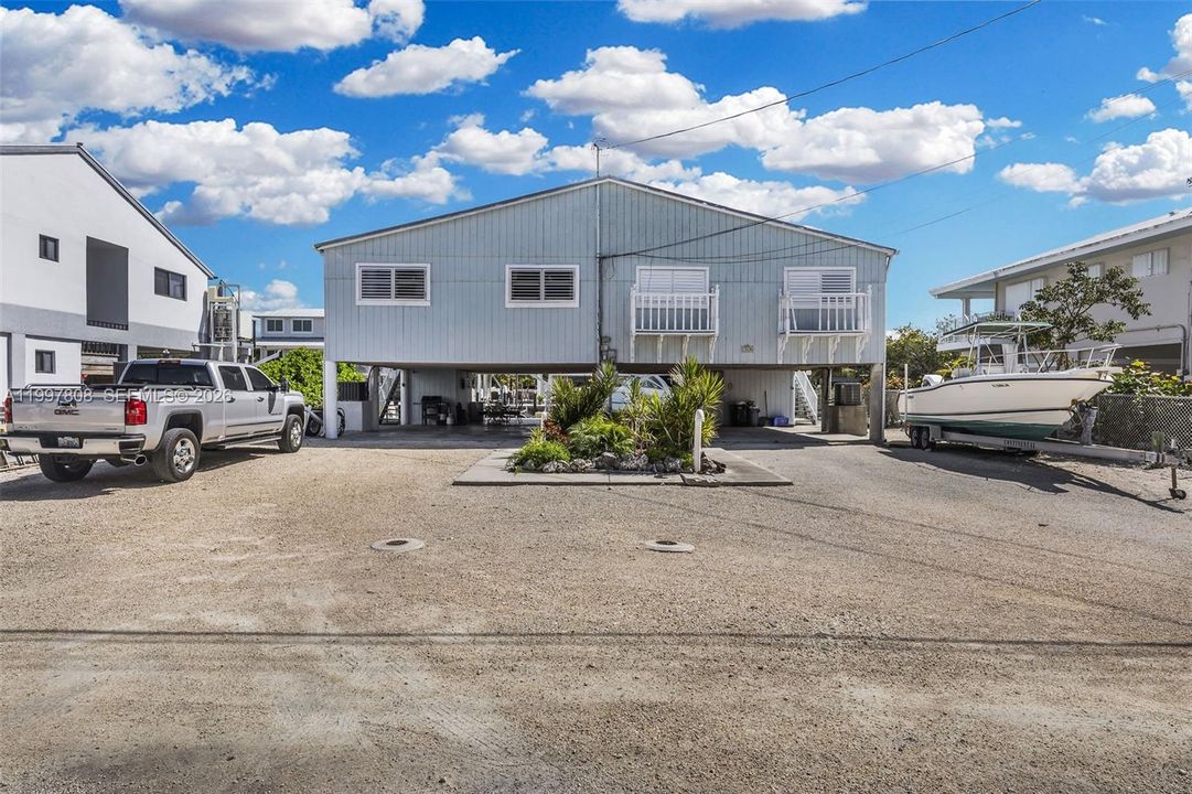 For Rent: $3,800 (2 beds, 2 baths, 900 Square Feet)