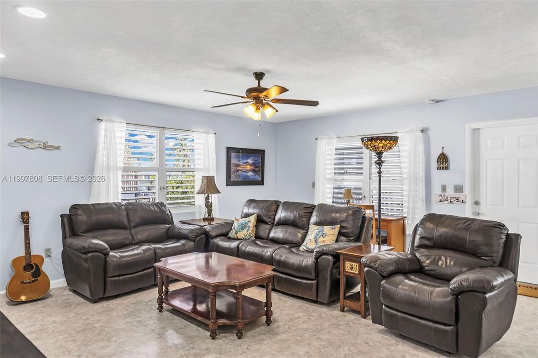 For Rent: $3,800 (2 beds, 2 baths, 900 Square Feet)