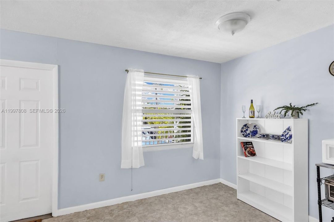 For Rent: $3,800 (2 beds, 2 baths, 900 Square Feet)