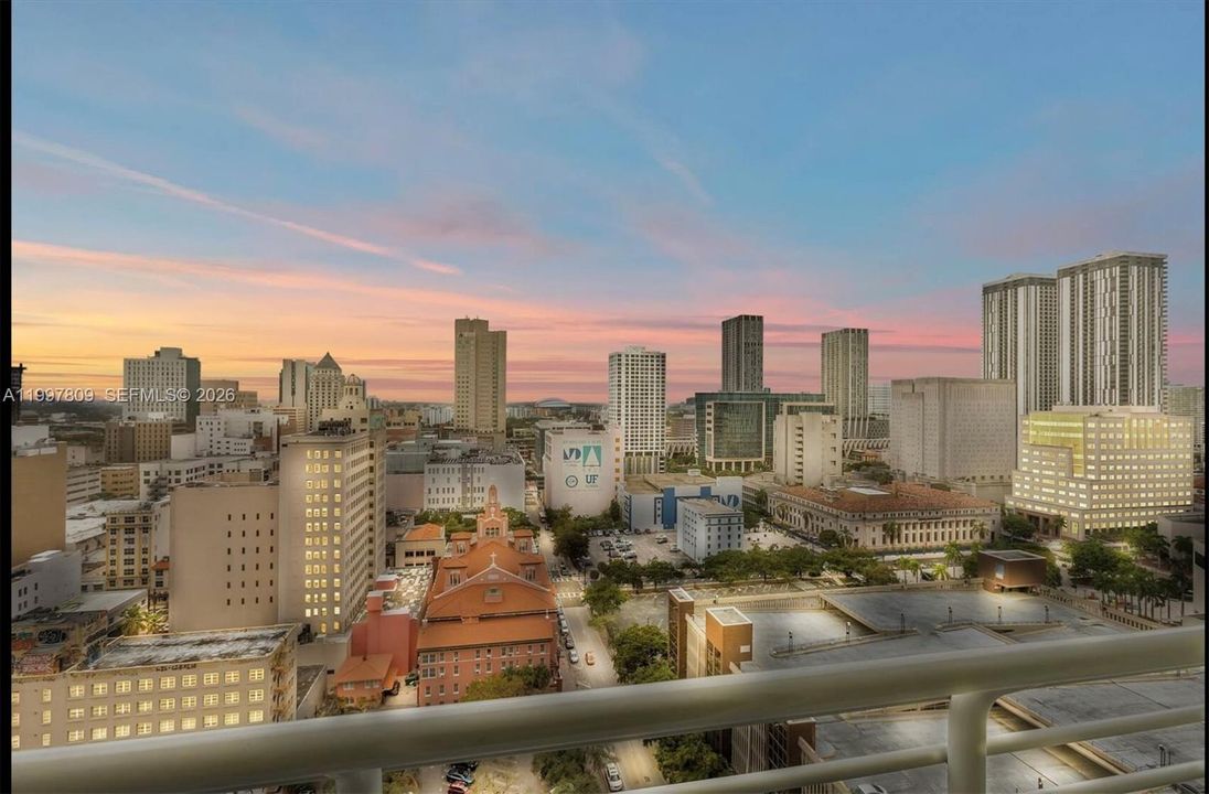 For Sale: $299,000 (1 beds, 1 baths, 651 Square Feet)