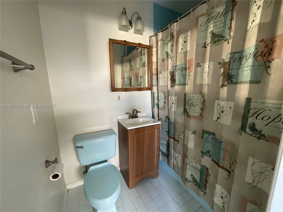 For Rent: $1,300 (1 beds, 1 baths, 2264 Square Feet)