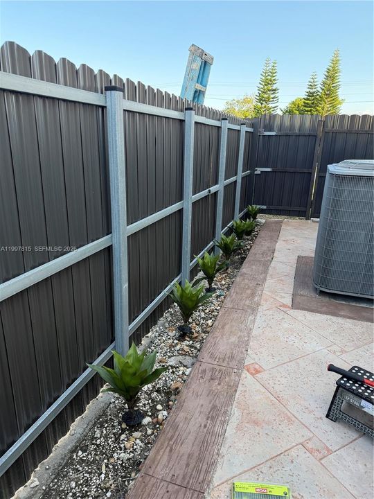 For Rent: $1,300 (1 beds, 1 baths, 2264 Square Feet)