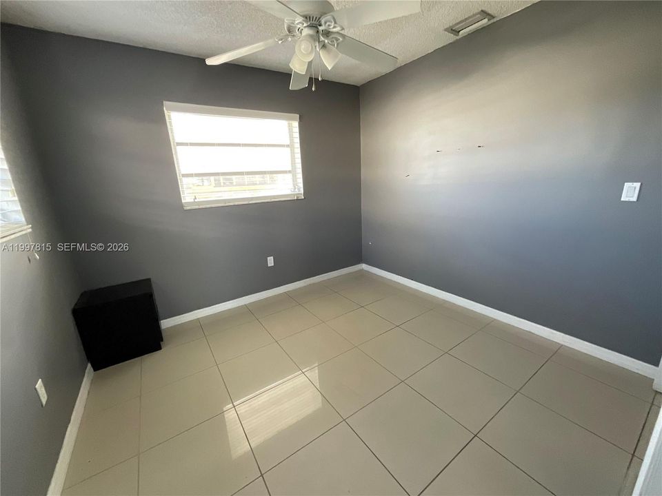 For Rent: $1,300 (1 beds, 1 baths, 2264 Square Feet)